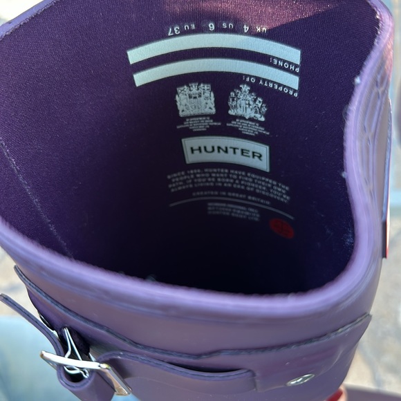 HUNTER original tall matte women’s rain boots in deep plum. Size 6. - Picture 4 of 5